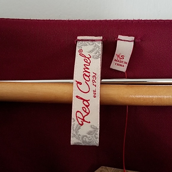 RED CAMEL RED VEE NECK SLEEVE LACED TOP. XS - Picture 4 of 8